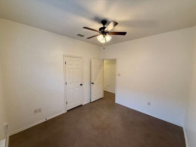 Building Photo - Modern 3bd 2ba Duplex in Prime Location