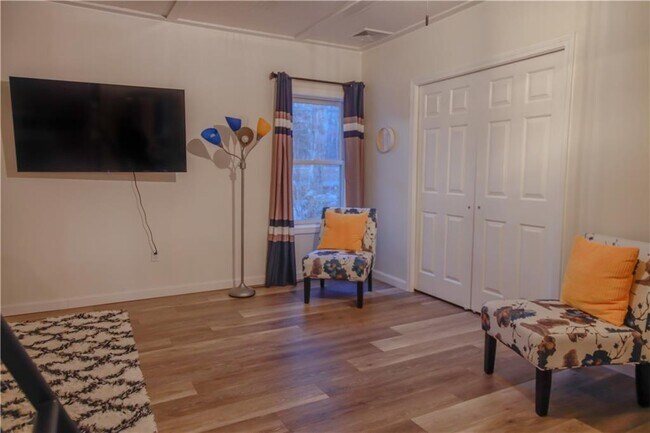 Building Photo - 46 W Shore Dr