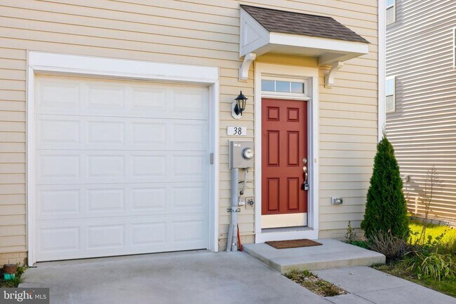 Building Photo - 38 Kirby Ct