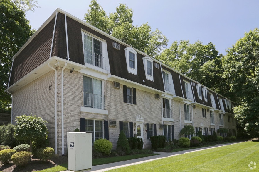 Primary Photo - Westwood Manor: In-Unit Washer & Dryer, Cold Water Included, Cat & Dog Friendly, and Walk-In Clos...