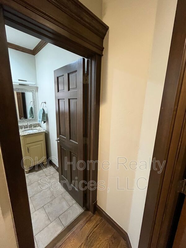 Building Photo - 1216 NW 190th Pl