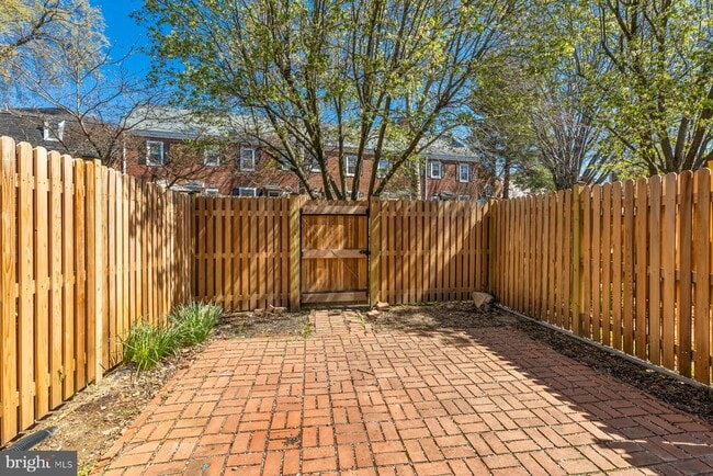 Building Photo - 3011 S Buchanan St