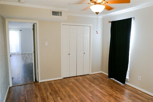 Building Photo - 6410 Del Monte Dr