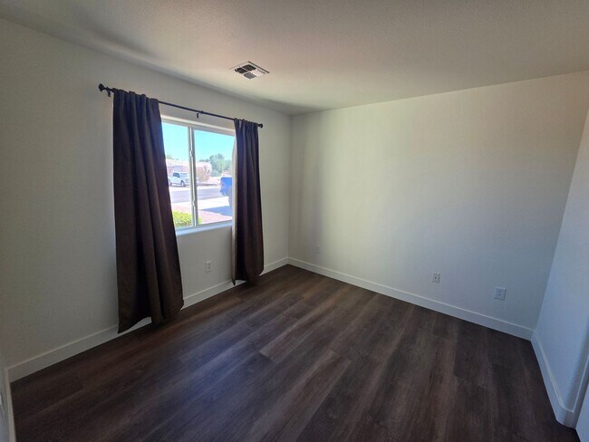 Building Photo - 2086 Jamie Rd