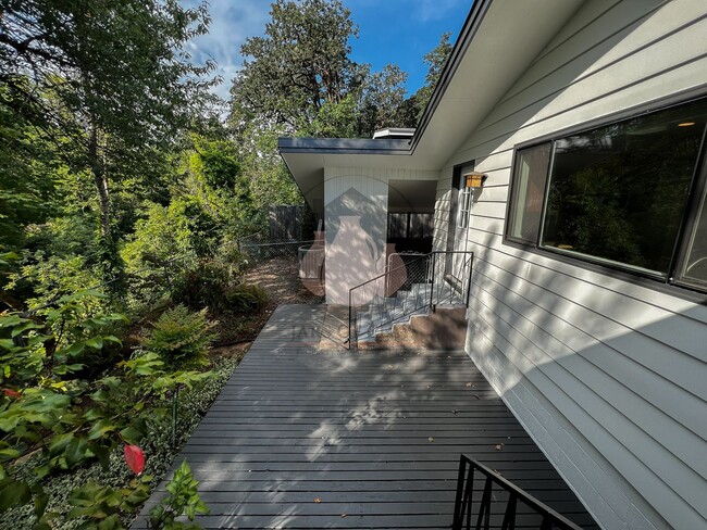 Building Photo - Gorgeous Mid Century Home in Dallas - MOVE...