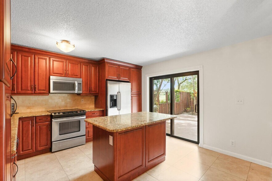 Building Photo - 2060 SW 90th Ave