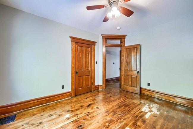 Building Photo - Short North / Victorian Village Stunning Single Family House!