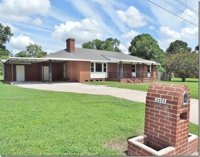 Building Photo - 2223 Imperial Ave E