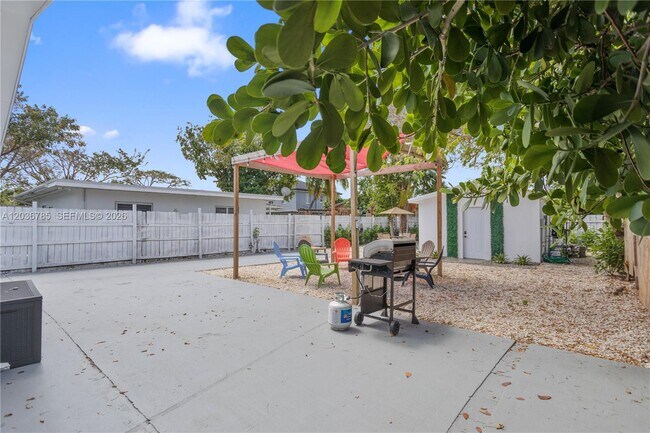 Building Photo - 3016 NW 22nd Ct