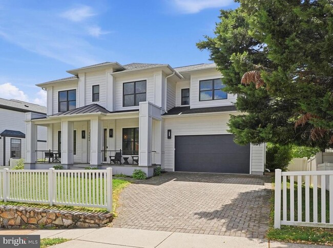 Building Photo - 2504 12th St N