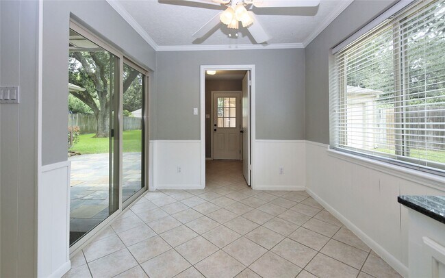 Building Photo - 2315 Eaglerock Dr