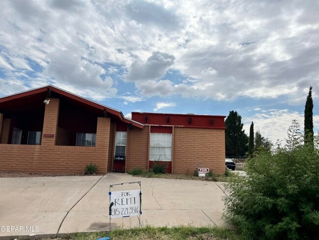 Primary Photo - 5524 Oakbriar Cir