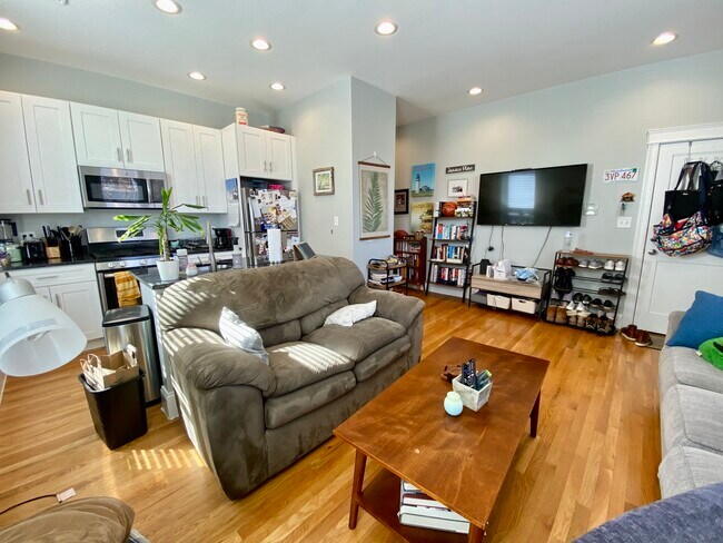 Building Photo - 405 S Huntington Ave