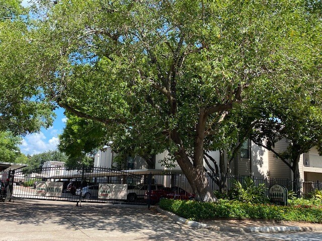 Building Photo - 1100 Augusta Dr