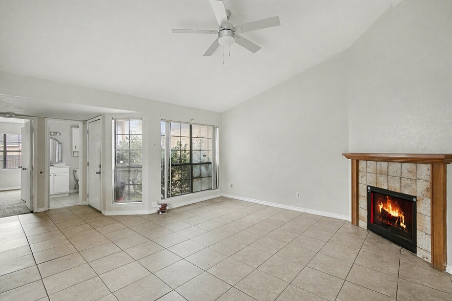 Building Photo - 2412 Limestone Dr