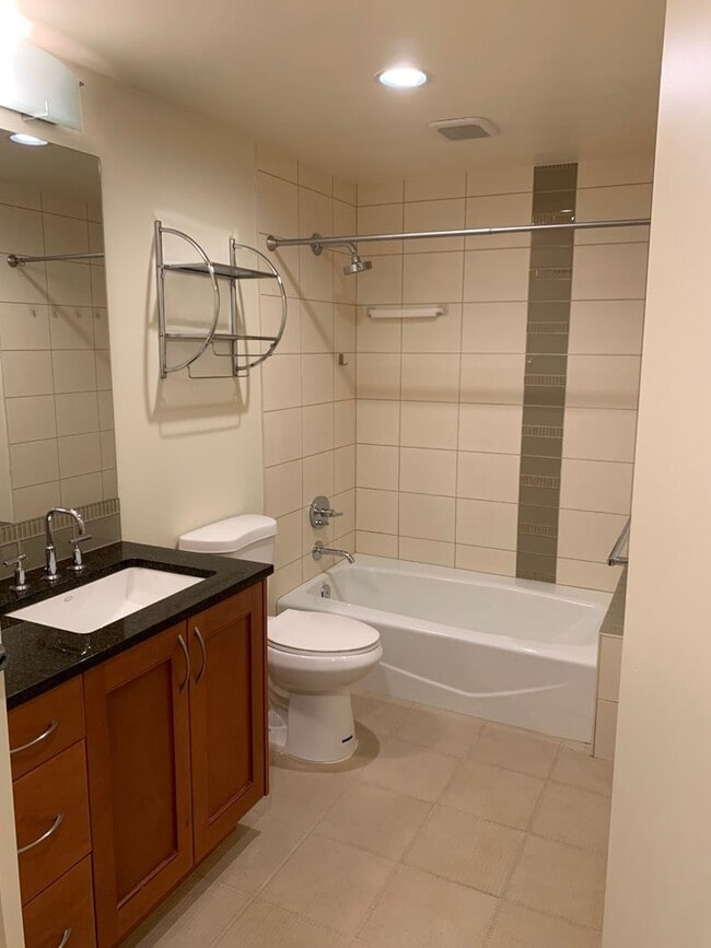 Building Photo - Bellevue Washington Square. One bed, One full bath. 1 Reserved parking. 17th floor. Concierge