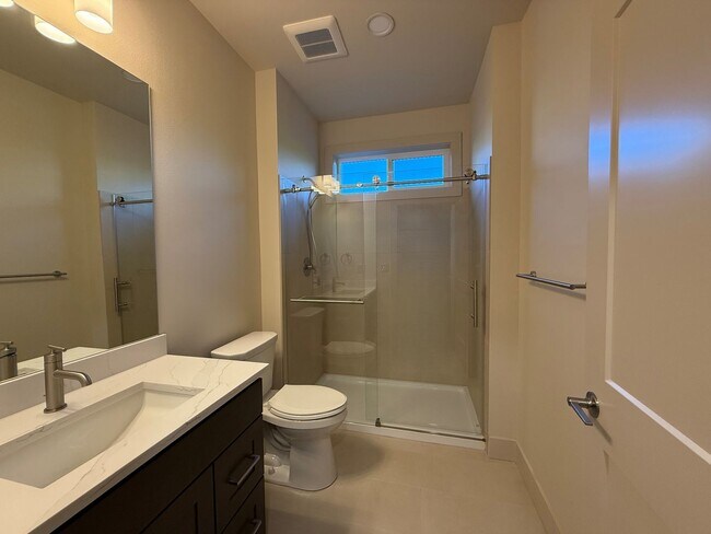Building Photo - Now renting Brand-new 4 bedroom, 3 bathroo...