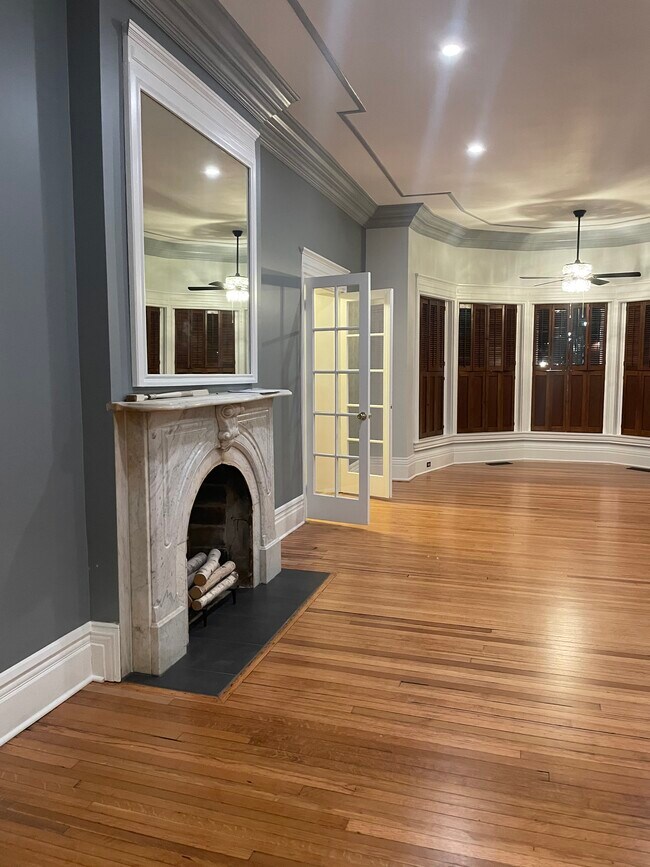 Living Room - 471 Virginia St