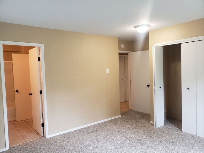 Building Photo - Fantastic SW Portland Home!