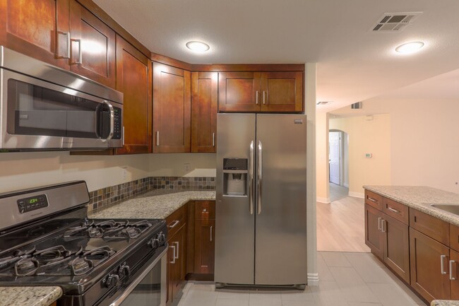 Building Photo - Guard Gated Summerlin 2 Bed Condo