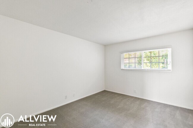 Building Photo - Spacious 4 bed, 2.5 bath Home Available Now in the Turtle Rock community