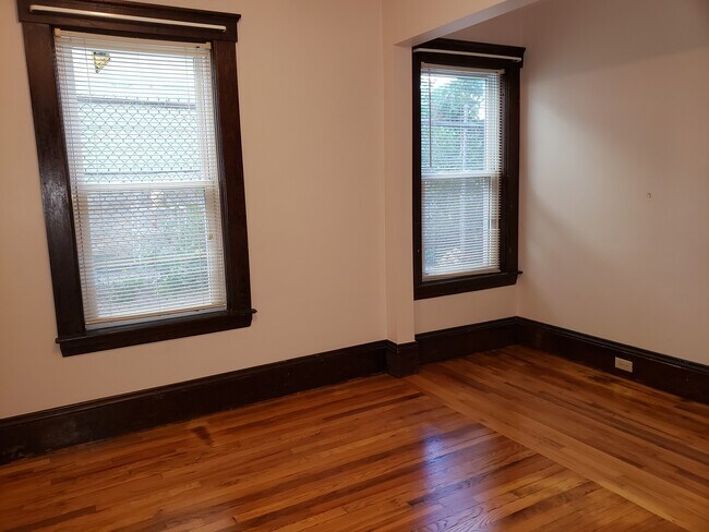 Building Photo - 21 Waverly St