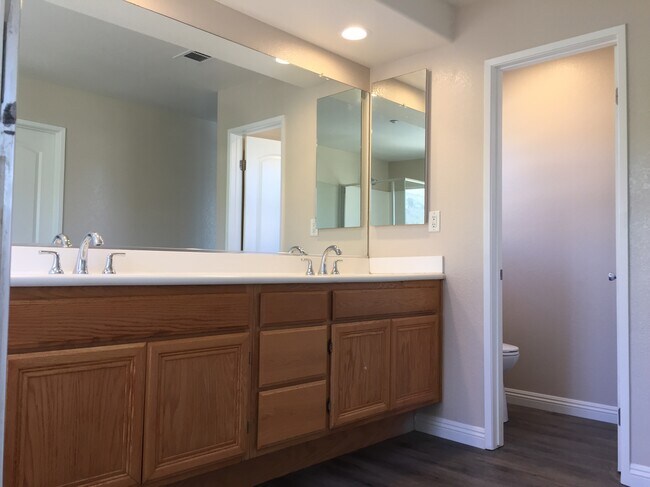 master bedroom bath - 504 Robins Pl