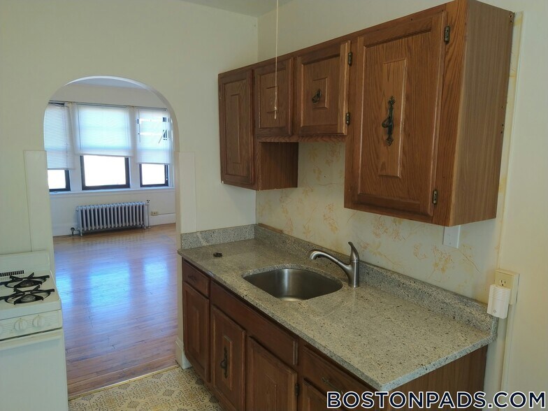 Building Photo - 349 Pleasant St