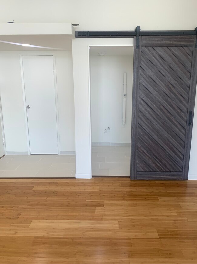 Building Photo - 11685 Gorham Ave