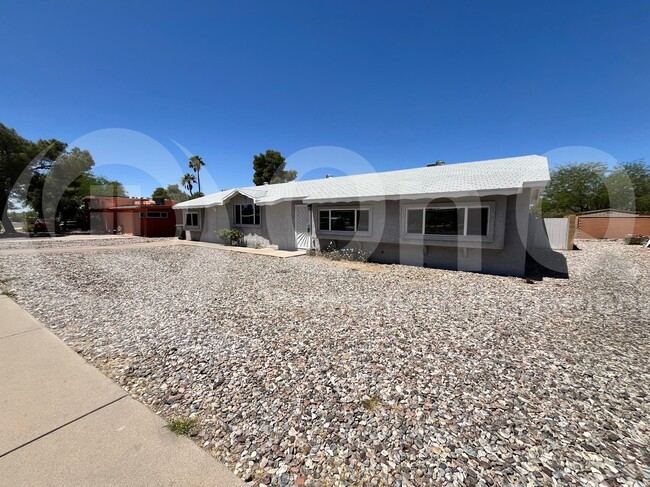 Building Photo - 826 S Sarnoff Dr