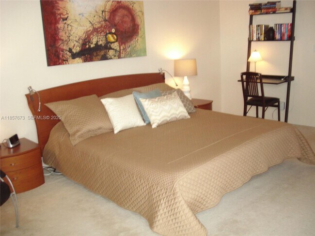 Building Photo - 3600 Yacht Club Dr