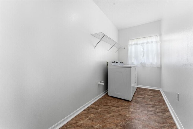 Building Photo - 637 Bittern Ct