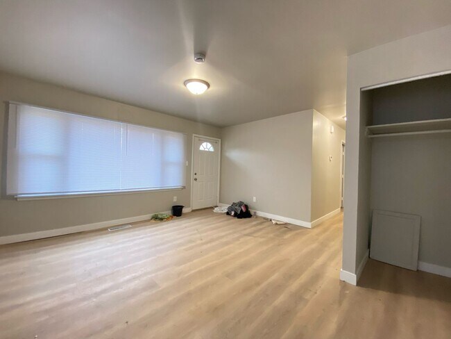 Building Photo - 3 Bedroom Home in Hammond