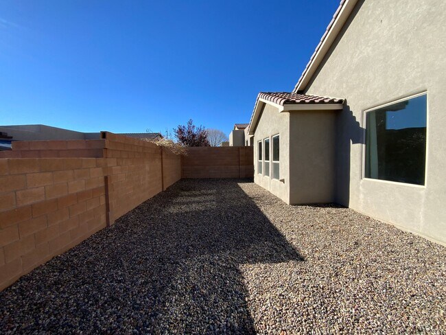 Building Photo - Recent Construction Luxury 4 Bedroom Home Available Near 528 / 550 in Rio Rancho!