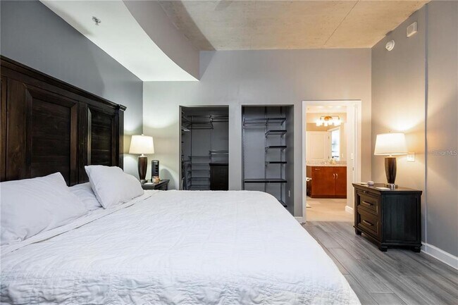 Building Photo - 777 N Ashley Dr