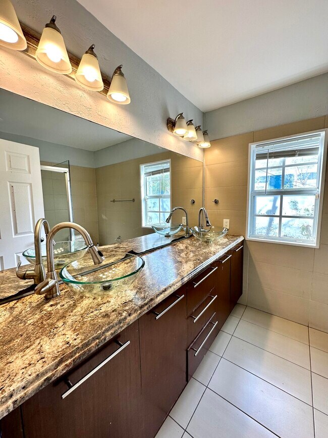 Building Photo - 101 C St