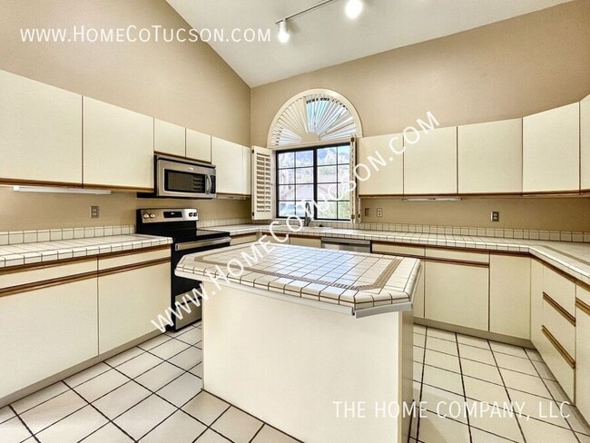 Building Photo - 1551 E Sonoran Desert Dr