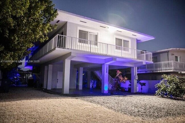 Building Photo - 216 La Paloma Rd
