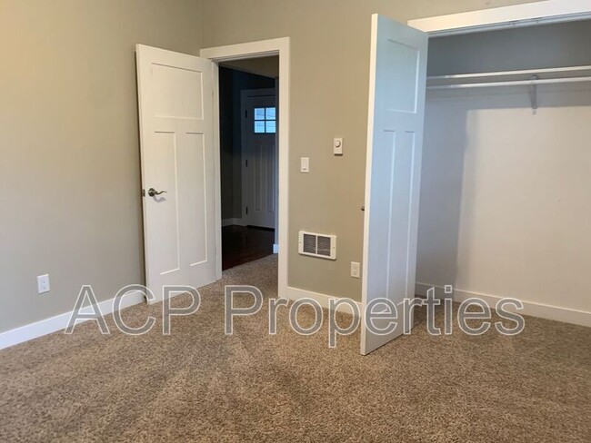 Building Photo - 2225 Bluestem St