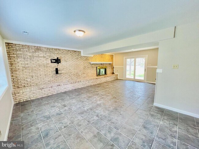 Building Photo - 2125 Aquia Dr