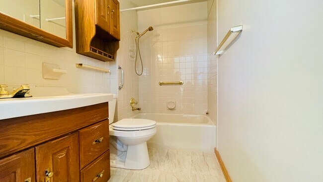 Building Photo - 1491 E Maiden St