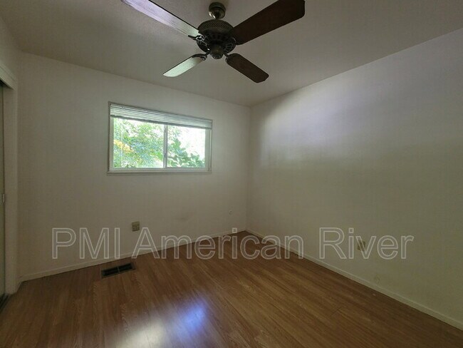 Building Photo - 977 Briarcrest Way