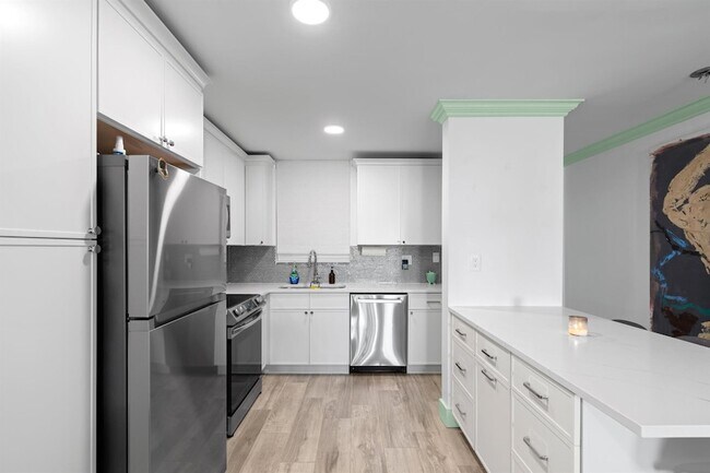 Building Photo - 917 N Flagler Dr