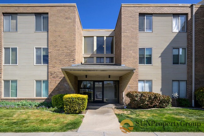Building Photo - Beautiful 1 Bedroom Condo in Amazing Bount...