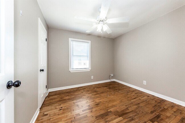 Building Photo - 2835 Beverly Rd