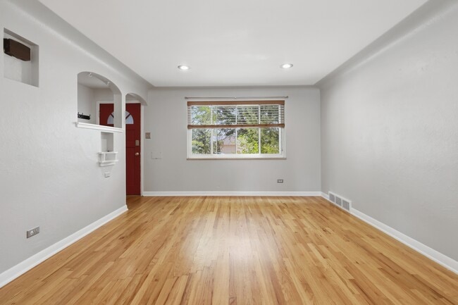 Building Photo - 1316 Ivanhoe St