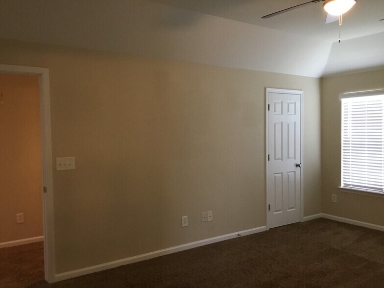 Building Photo - 5622 Falls Ridge Ln