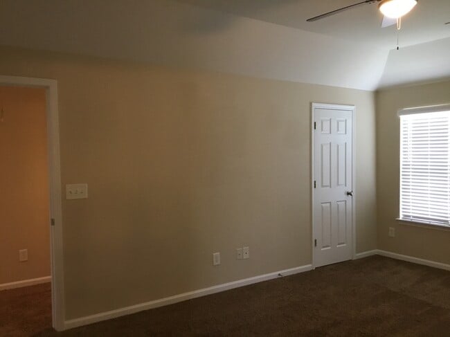 Building Photo - 5622 Falls Ridge Ln