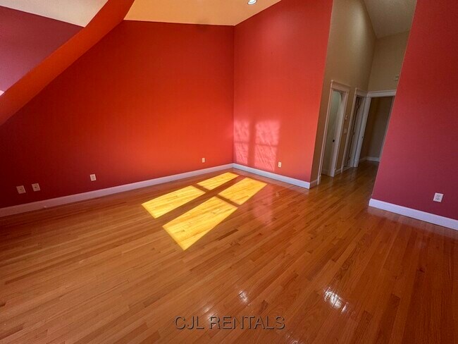 Building Photo - 10 Sherman Ct