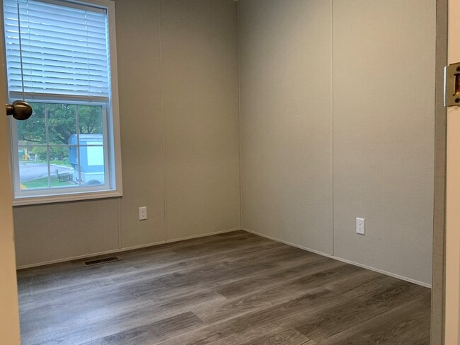 Building Photo - 134 Desander Dr